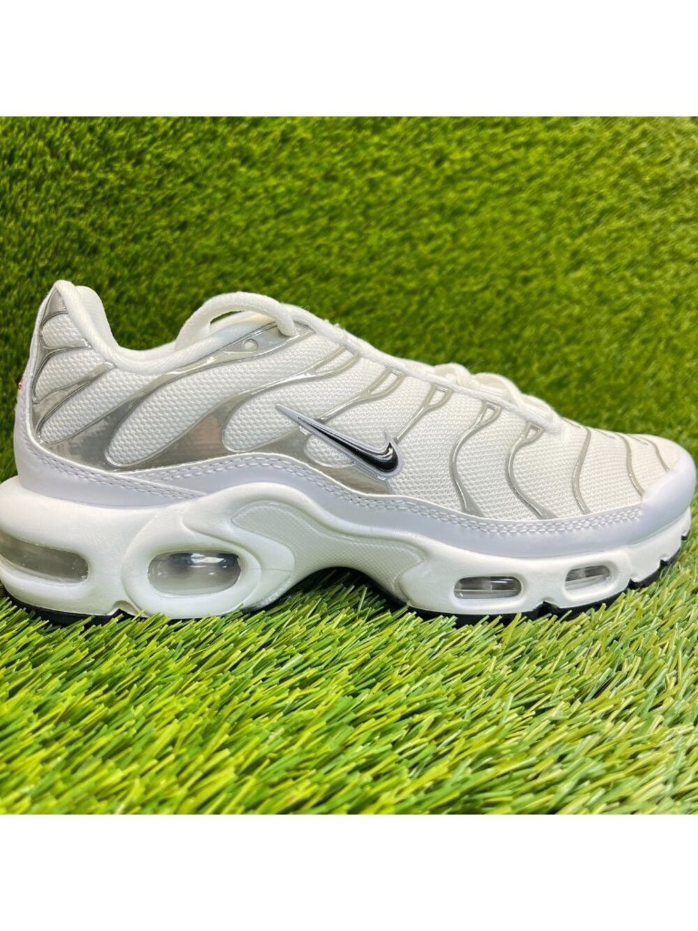 Nike Air Max Plus SE Womens Size 6 White Athletic Running Walking Shoes Sneakers - Picture 1 of 10